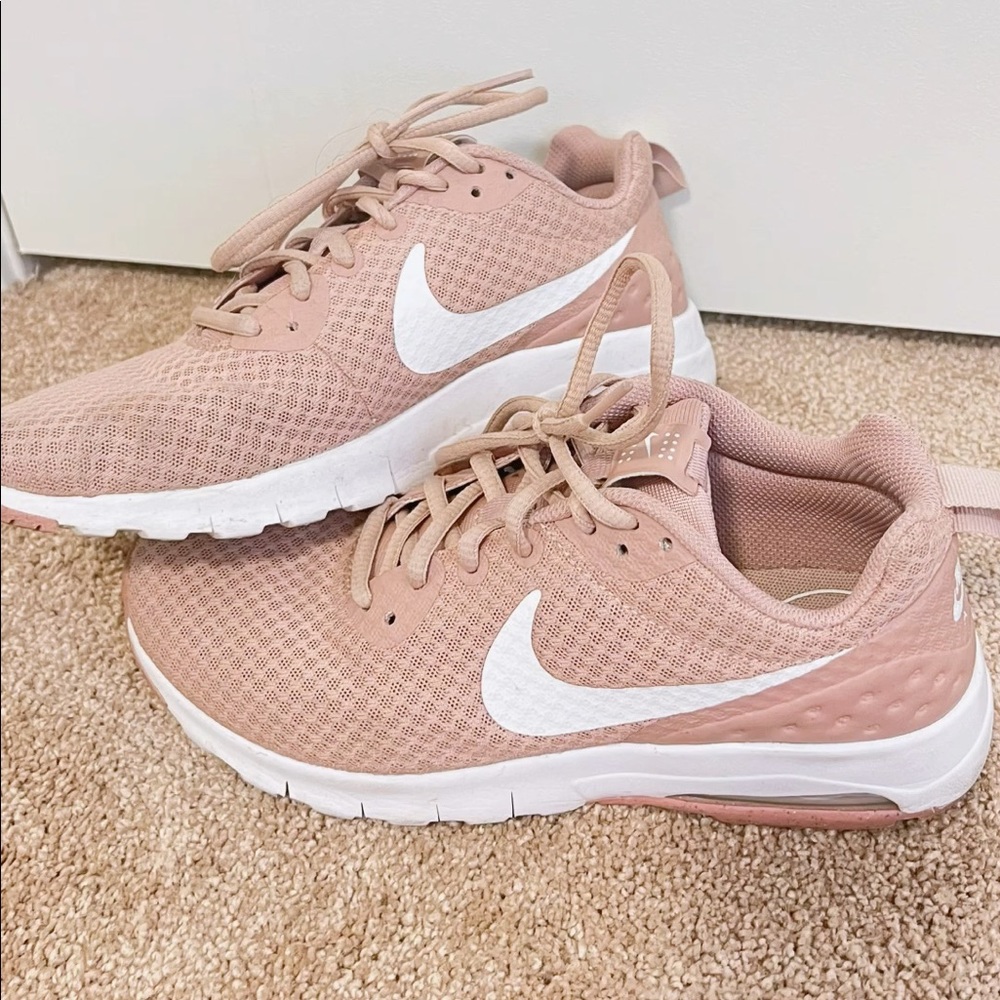 NIKE WMNS AIR MAX MOTION LW